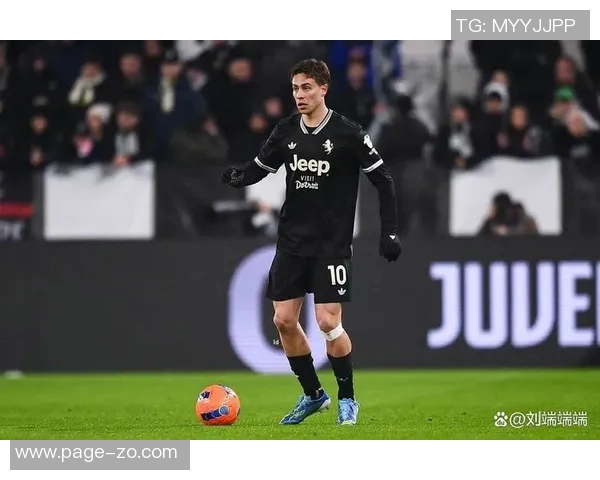 戴维近距离射门遭封堵麦肯尼头球抢点再遭扑救无缘进球